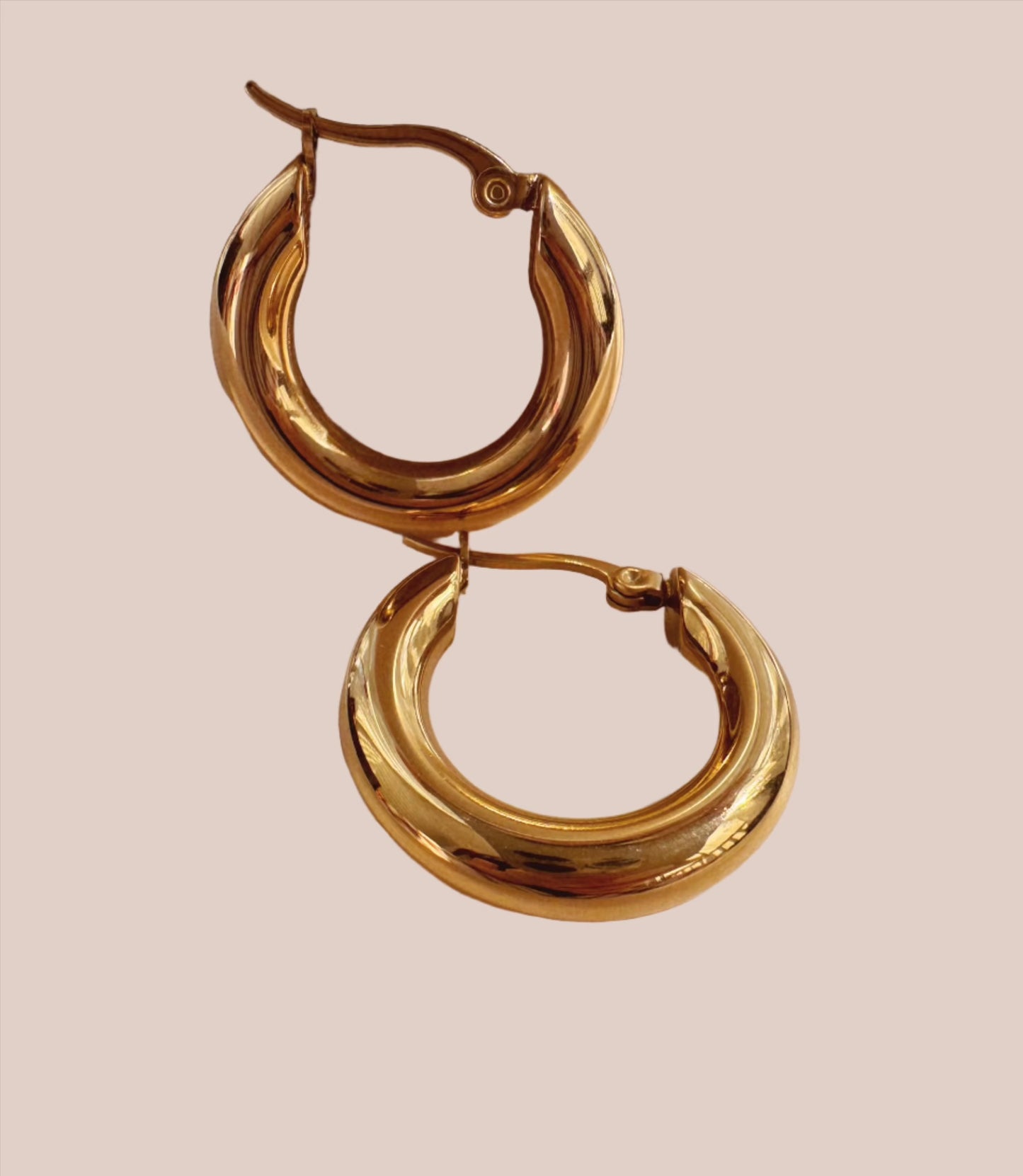 Amira,Elegancia en Baño de Oro, Stainless Steel, Gold Plated